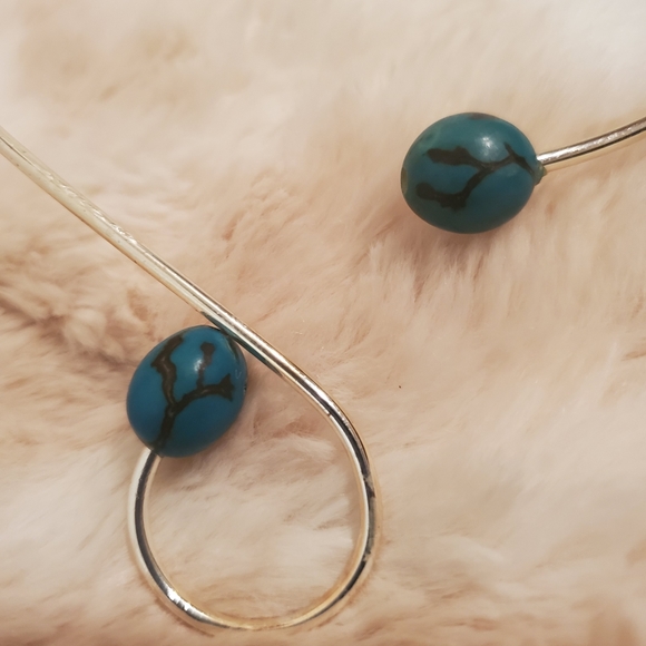 Silver Choker w/ Turquoise on tips. - Picture 4 of 5